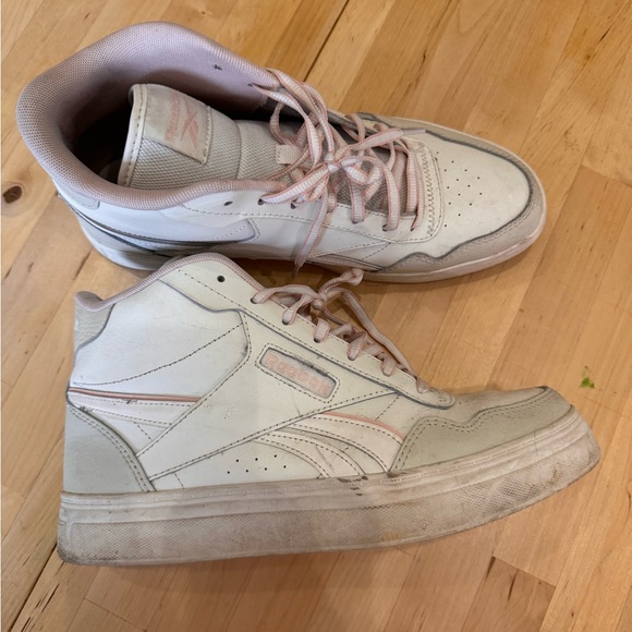 Reebok high tops - Picture 1 of 3